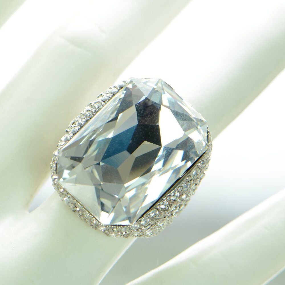 OSCAR DE LA RENTA Crystal Cocktail Ring